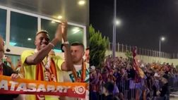 Osimhen, accoglienza da re a Istanbul dai tifosi del Galatasaray | VIDEO
