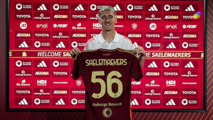ROME, ITALY - AUGUST 30: AS Roma unveil new signing Alexis Saelemaekers during his first day at Centro Sportivo Fulvio Bernardini on August 30, 2024 in Rome, Italy. (Photo by Fabio Rossi/AS Roma via Getty Images) Roma, torna in campo Saelemaekers: è la prima presenza dopo l’infortunio - immagine 1