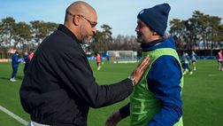 VIDEO / Inter, visita speciale alla Pinetina: c’è Adriano! Gli abbracci con Chivu