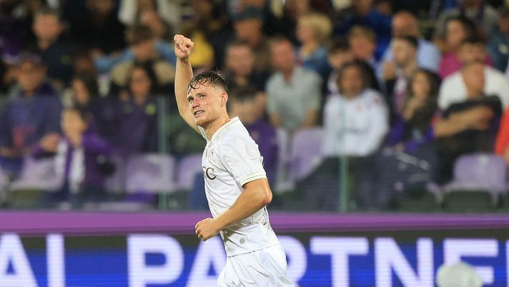 FLORENCE, ITALY - SEPTEMBER 13: Sam Beukema of SSC Napoli celebrates after scoring a goal during the Serie A match between ACF Fiorentina and SSC Napoli at Artemio Franchi on September 13, 2025 in Florence, Italy. (Photo by Gabriele Maltinti/Getty Images) beukema napoli