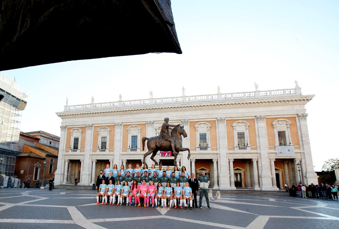 WOMEN | Lazio, foto di squadra al Campidoglio: c’è anche Onorato – GALLERY - immagine 16
