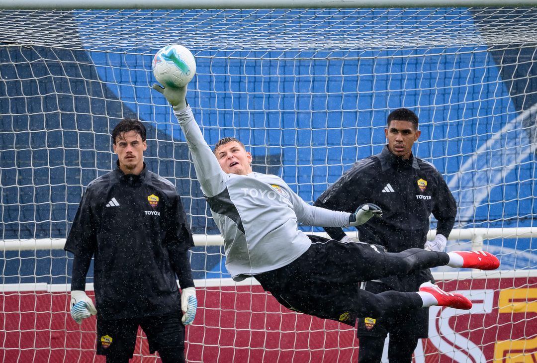 Roma, la seduta pomeridiana aperta ai tifosi al St. George’s Park – FOTO GALLERY - immagine 49