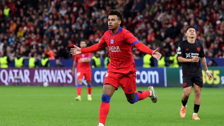 LEVERKUSEN, GERMANY - OCTOBER 21: Desire Doue of Paris Saint-Germain celebrates scoring his team's fourth goal during the UEFA Champions League 2025/26 League Phase MD3 match between Bayer 04 Leverkusen and Paris Saint-Germain at BayArena on October 21, 2025 in Leverkusen, Germany. (Photo by Alex Grimm/Getty Images) Brest-PSG in diretta streaming gratis: dove vedere la partita di Ligue 1 - immagine 1