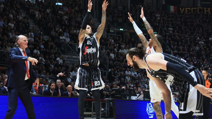 BOLOGNA, ITALY - OCTOBER 20: Daniel Hackett, #23 of Virtus Segafredo Bologna in action during the Turkish Airlines EuroLeague Regular Season Round 4 match between Virtus Segafredo Bologna and Crvena Zvezda Meridianbet Belgrade at Virtus Segafredo Arena on October 20, 2023 in Bologna, Italy. (Photo by Michele Nucci/Euroleague Basketball via Getty Images) Eurolega, Virtus-Olimpia è il derby italiano. E lo scorso anno… - immagine 1