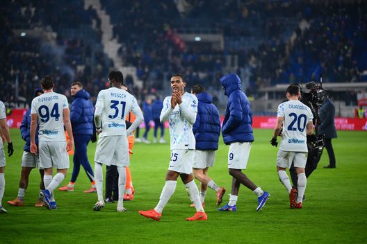 Moviola Atalanta-Inter, Calvarese: “La Penna fischia poco ma bene. E su Zielinski-De Roon…”- immagine 3