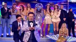 VIDEO / GialappaShow 2025: (il finto) Pier Silvio Berlusconi contro l’ignoranza dilagante