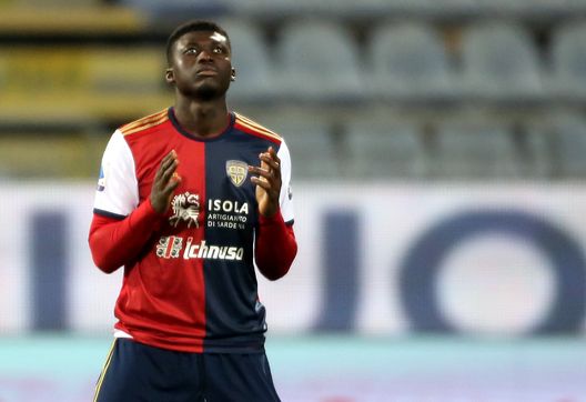 CAGLIARI, ITALY - JANUARY 18: Alfred Duncan of Cagliari looks on during the Serie A match between Cagliari Calcio and AC Milan at Sardegna Arena on January 18, 2021 in Cagliari, Italy. (Photo by Enrico Locci/Getty Images) Cagliari, il centrocampo è di qualità: ma Nainggolan e Duncan non sono al meglio- immagine 2