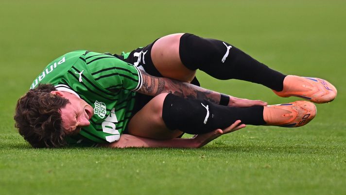 SASSUOLO, ITALY - DECEMBER 06: Andrea Pinamonti of US Sassuolo during the Serie A match between US Sassuolo Calcio and ACF Fiorentina at Mapei Stadium Citta del Tricolore on December 06, 2025 in Sassuolo, Italy. (Photo by Alessandro Sabattini/Getty Images) Milan-Sassuolo, Pinamonti guarda in faccia la realtà: “Nessuno pensava…” - immagine 1
