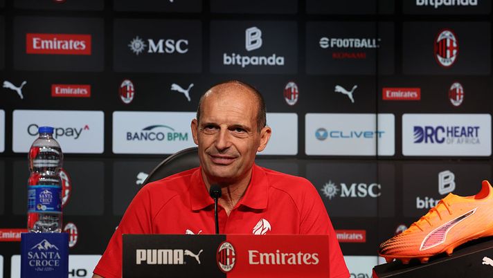 CAIRATE, ITALY - OCTOBER 04: Head coach AC Milan Massimiliano Allegri speaks with the media during press conference at Milanello on October 04, 2025 in Cairate, Italy. (Photo by Claudio Villa/AC Milan via Getty Images) massimiliano-allegri-conferenza-stampa-milan-tv-fiorentina-diretta-live-news-dichiarazioni-foto-frasi-parole