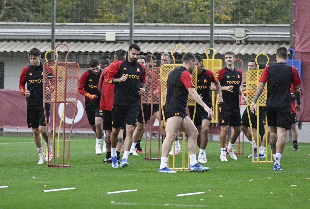 Trigoria, rifinitura prima di Roma-Monza: in gruppo Smalling – FOTO GALLERY - immagine 56