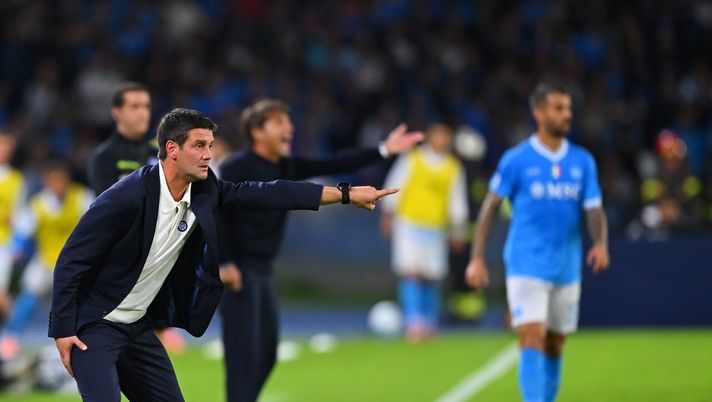 NAPLES, ITALY - OCTOBER 25: Head coach of FC Internazionale Cristian Chivu reacts during the Serie A match between SSC Napoli and FC Internazionale at Stadio Diego Armando Maradona on October 25, 2025 in Naples, Italy. (Photo by Mattia Pistoia - Inter/Inter via Getty Images) Inter-Napoli, Chivu vuole evitare un errore commesso all’andata: l’analisi – GdS - immagine 1