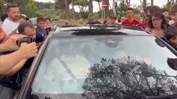 Raduno, Mancini e Cristante arrivano insieme a Trigoria. Cori per il difensore