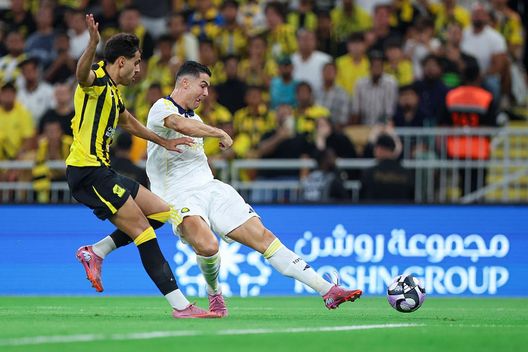 Bloomberg: Cristiano Ronaldo primo calciatore nel club dei miliardari- immagine 3