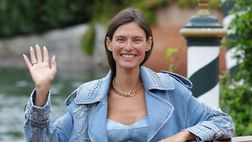 Bianca Balti: “Il tumore? Ho avuto paura per le mie bambine. Ma quando senti l’affetto…”