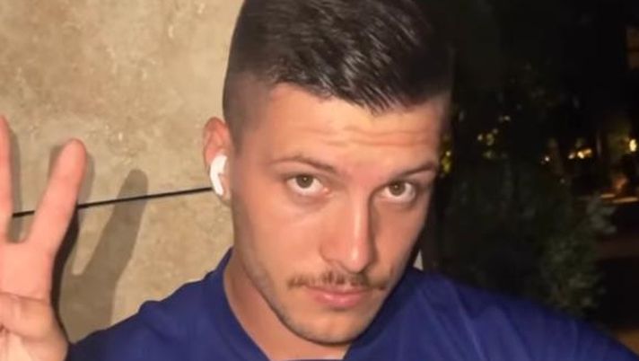 FOTO – Jovic tra mercato e Fiorentina: lui intanto “corre” verso il ritiro FOTO – Jovic tra mercato e Fiorentina: lui intanto “corre” verso il ritiro - immagine 1