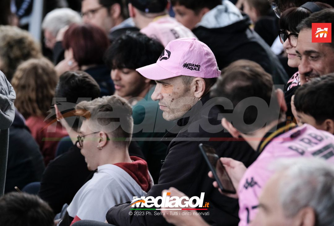 FOTO PALERMO, verso il Cagliari: la carica dei tifosi al “Barbera” (GALLERY) - immagine 25