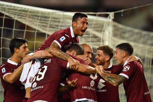 TURIN, ITALY - AUGUST 25: Simone Zaza of Torino FC celebrates the opening goal with team mates during the Serie A match between Torino FC and US Sassuolo at Stadio Olimpico di Torino on August 25, 2019 in Turin, Italy. (Photo by Valerio Pennicino/Getty Images)
