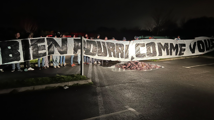 Polveriera Lorient dopo il derby perso a Brest, dagli ultras 400 kg di pesce: “Marcio, come voi” - immagine 1