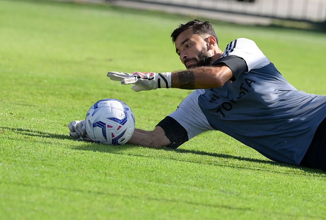 La Roma prosegue la preparazione a Trigoria: Matic e Dybala a parte – FOTO GALLERY - immagine 15