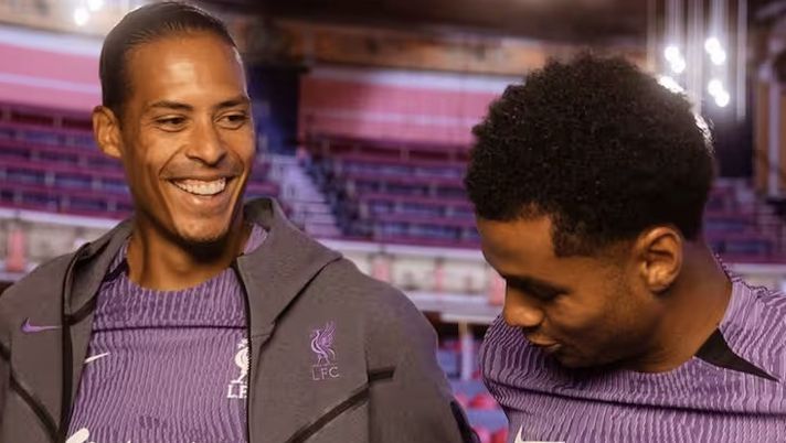 Liverpool, ecco la terza maglia: concerto a sorpresa dei giocatori per lanciarla - immagine 1