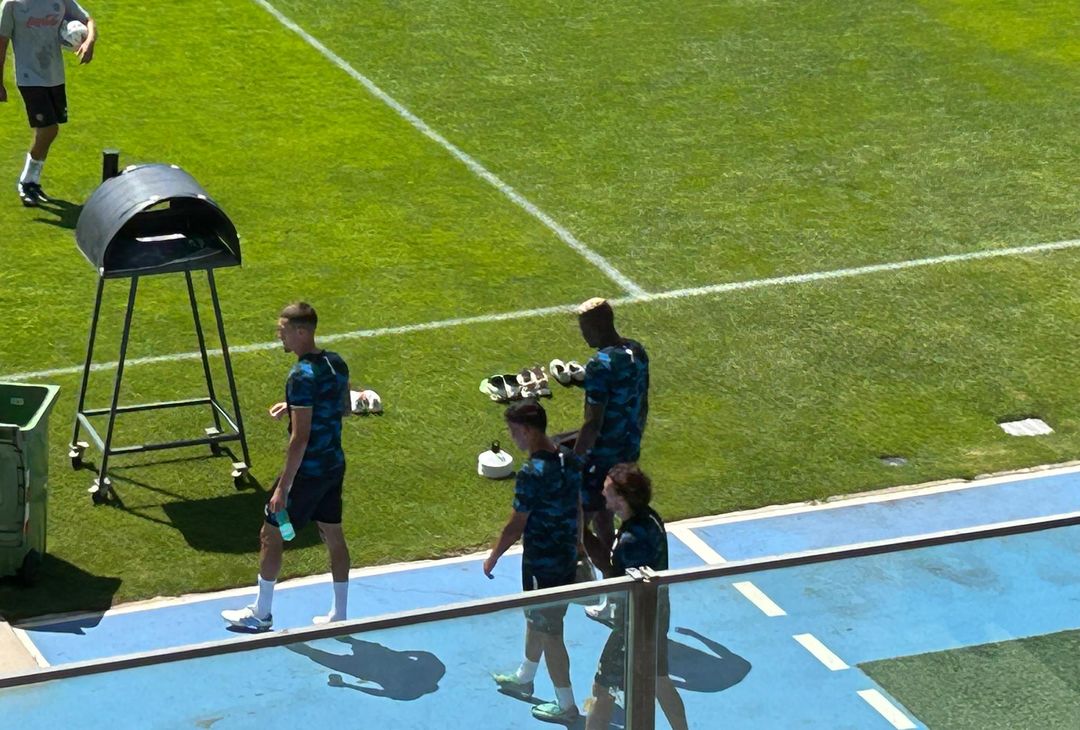 GALLERY Osimhen acclamato dai tifosi all’ingresso in campo: la reazione del nigeriano - immagine 3