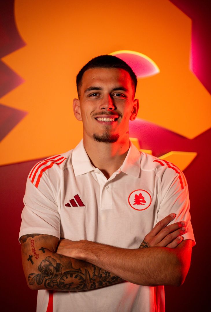 Trigoria, la firma e il primo allenamento di Enzo Le Fée con la Roma – FOTO GALLERY - immagine 20