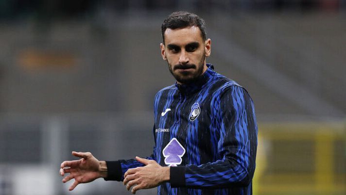 MILAN, ITALY - APRIL 20: Davide Zappacosta of Atalanta warms up prior to the Serie A match between AC Milan and Atalanta at Stadio Giuseppe Meazza on April 20, 2025 in Milan, Italy. (Photo by Marco Luzzani/Getty Images) Chi schierare al fantacalcio: ecco cinque difensori per la prima giornata - immagine 1