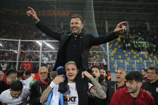 Galatasaray pre-derby, l’allenatore Buruk spegne le candeline…con Icardi sulla torta!- immagine 2