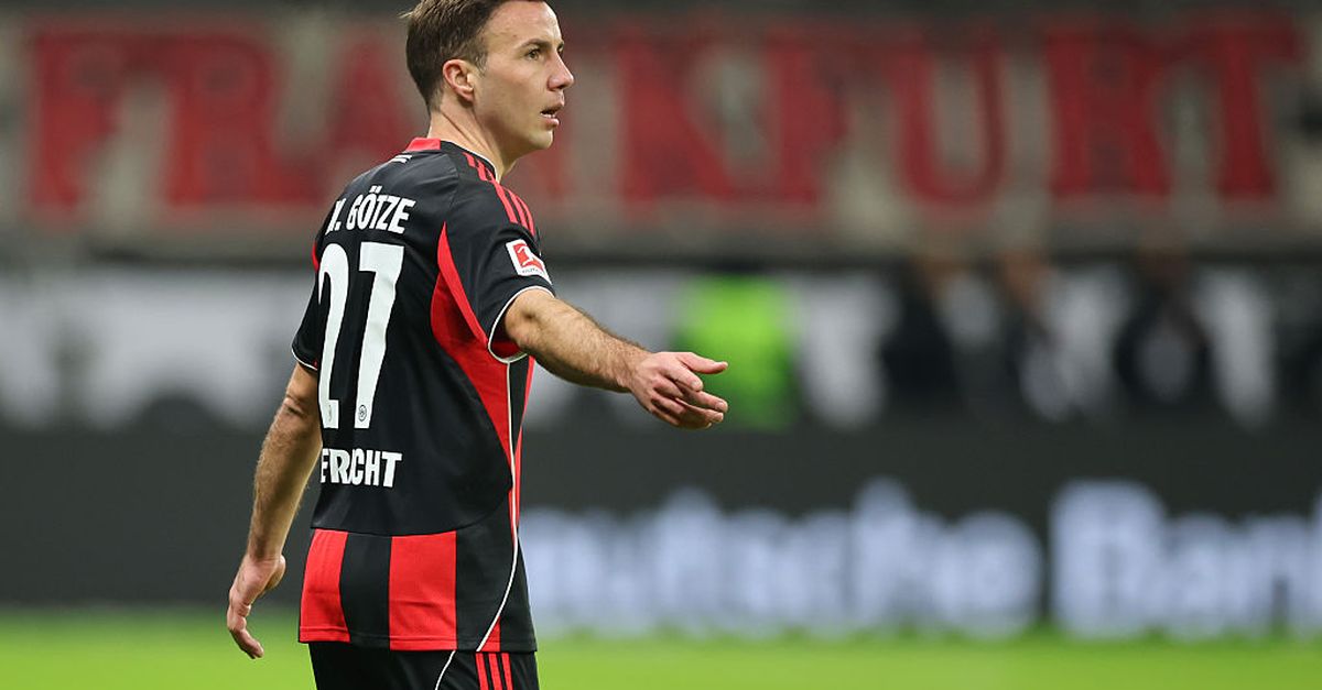 Mario Götze rinnova con l'Eintracht fino al 2028: "Resto per vincere un'altra coppa"