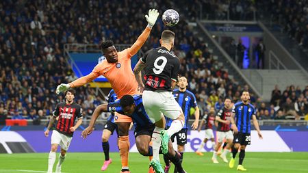 MILAN, ITALY - MAY 16: Andre Onana of FC Internazionale jumps for the ball with Olivier Giroud of AC Milan during the UEFA Champions League semi-final second leg match between FC Internazionale and AC Milan at Stadio Giuseppe Meazza on May 16, 2023 in Milan, Italy. (Photo by Mike Hewitt/Getty Images)