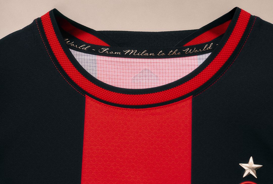 Nuova prima maglia AC Milan 2026-2027 PUMA (Fonte Milan) Nuova prima maglia AC Milan 2026-2027 PUMA (Fonte Milan)