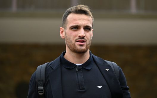 FLORENCE, ITALY - OCTOBER 16: Federico Gatti leaves the Coverciano training center ahead of their flight to London on October 16, 2023 in Florence, Italy. (Photo by Claudio Villa/Getty Images) UFFICIALE – Juventus, Gatti rinnova fino al 2030: il comunicato del club- immagine 3