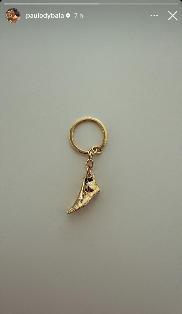 Dybala celebra Maradona nel giorno del suo compleanno: ecco la foto del portachiavi- immagine 2