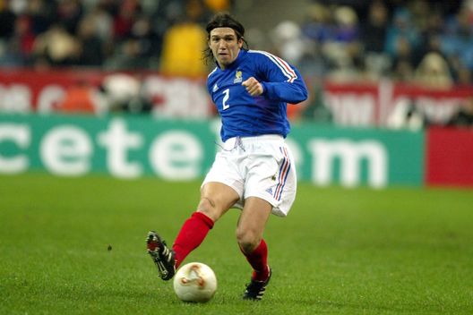 Vincent Candela con la maglia della Francia nel 2002 (Foto di Tim De Waele/Getty Images) CUR in Campo, dallo Scudetto al Mondiale: Candela pronto a illuminare Foggia- immagine 2