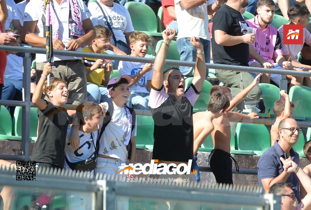 FOTOTIFO Palermo-Sudtirol 2-1, gli scatti ai tifosi al “Renzo Barbera” (GALLERY) - immagine 73