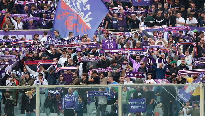 FLORENCE, ITALY - NOVEMBER 2: Fans of ACF Fiorentina during the Serie A match between ACF Fiorentina and US Lecce at Artemio Franchi on November 2, 2025 in Florence, Italy. (Photo by Gabriele Maltinti/Getty Images) Bordata di fischi dopo la fine della gara, Pioli e squadra subito nel tunnel - immagine 1