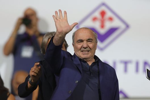 FLORENCE, ITALY - OCTOBER 2: Rocco Commisso president of ACF Fiorentina gestures during the Serie A TIM match between ACF Fiorentina and Cagliari Calcio at Stadio Artemio Franchi on October 2, 2023 in Florence, Italy. (Photo by Gabriele Maltinti/Getty Images)