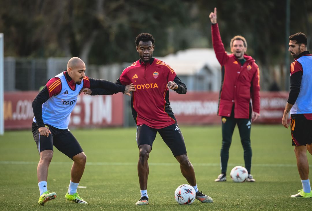 Trigoria, l’allenamento a -2 dal Panathinaikos e la visita di Montella – FOTO GALLERY - immagine 19