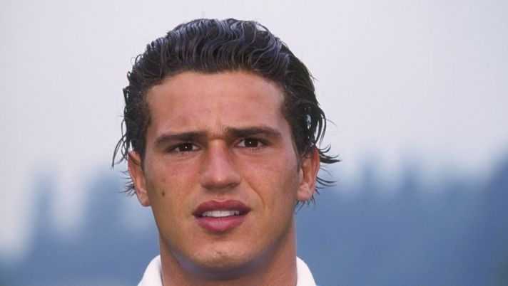 Aug 1996: A portrait of Arturo Di Napoli of Napoli taken during the club photocall. Mandatory Credit: Allsport UK Di Napoli: “All’Inter non volevo fare riserva di Ronaldo, ricordo i calci nel sedere di Mazzola” - immagine 1