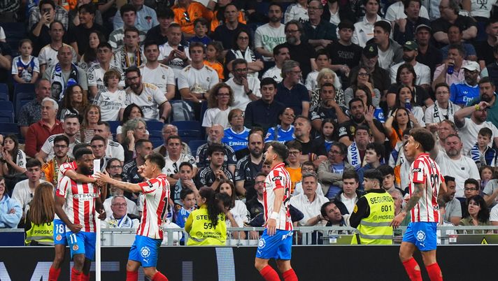 MADRID, SPAGNA - 10 APRILE: Thomas Lemar del Girona FC festeggia il primo gol della sua squadra durante la partita di LaLiga EA Sports tra Real Madrid CF e Girona FC allo stadio Santiago Bernabeu il 10 aprile 2026 a Madrid, Spagna. (Foto di Angel Martinez/Getty Images) Lemar Girona