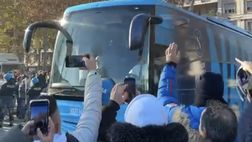 L’arrivo dei pullman di Napoli e Torino: la reazione dei tifosi azzurri