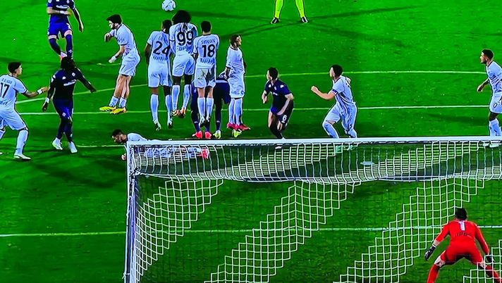 VIDEO Fiorentina-Napoli 1-1, Biraghi pareggia con una splendida punizione - immagine 1