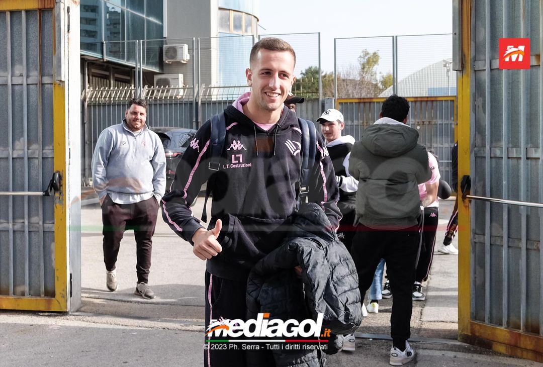 FOTO Südtirol-Palermo, la squadra in partenza dallo stadio “Renzo Barbera” (GALLERY) - immagine 33