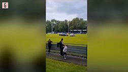 VIDEO Dunston-Gateshead, sospesa l’amichevole: entra in campo un carro funebre
