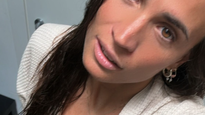 Carolina Marcialis, selfie post doccia super sensuale. Lady Cassano scatena il web Carolina Marcialis, selfie post doccia super sensuale. Lady Cassano scatena il web - immagine 1