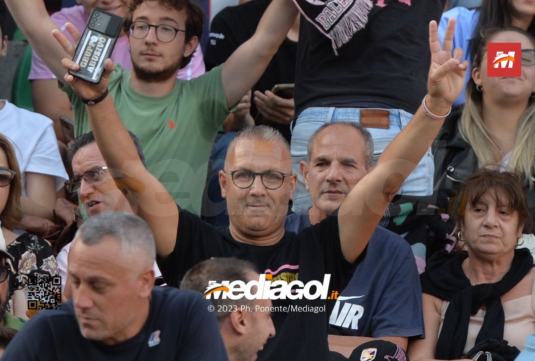 FOTOTIFO Palermo-Lecco, gli scatti ai tifosi al “Renzo Barbera” (GALLERY) - immagine 72
