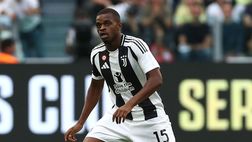 Lazio-Juve, follia di Kalulu! Pugno a Castellanos: scatta il rosso