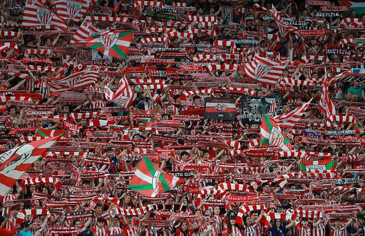 BILBAO, SPAGNA - 01 MAGGIO: I tifosi dell'Athletic Club. (Photo by Clive Brunskill/Getty Images) Ancora caos Athletic Bilbao: multa di 9 mila euro per cori contro il Barcellona- immagine 2