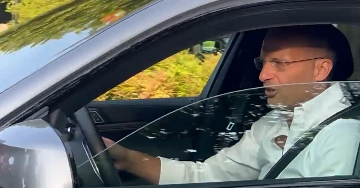 Milan, ecco Allegri: saluti e sorrisi all’arrivo a Milanello | VIDEO Milan, ecco Allegri: saluti e sorrisi all’arrivo a Milanello | VIDEO