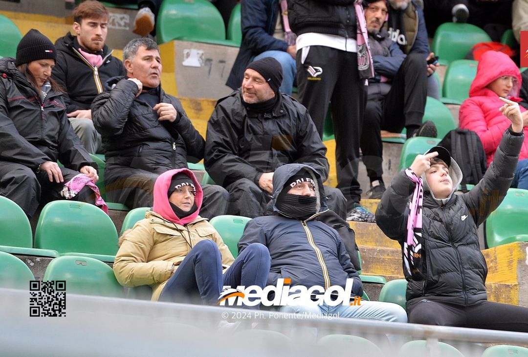 FOTOTIFO Palermo-Modena 4-2, gli scatti ai tifosi al “Renzo Barbera” (GALLERY) - immagine 25